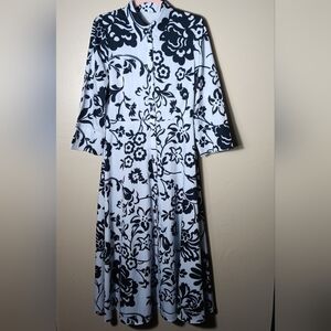 Shein Black and white floral longsleeve button-down long dress. Size small.